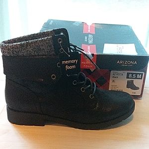 NIB Arizona Yetta Black Hiking Boots